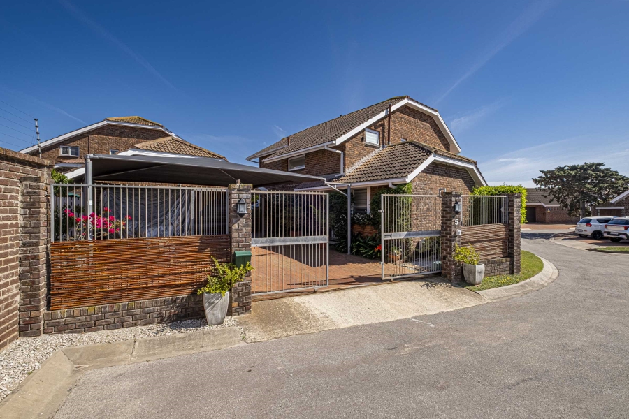 4 Bedroom Property for Sale in Summerstrand Eastern Cape